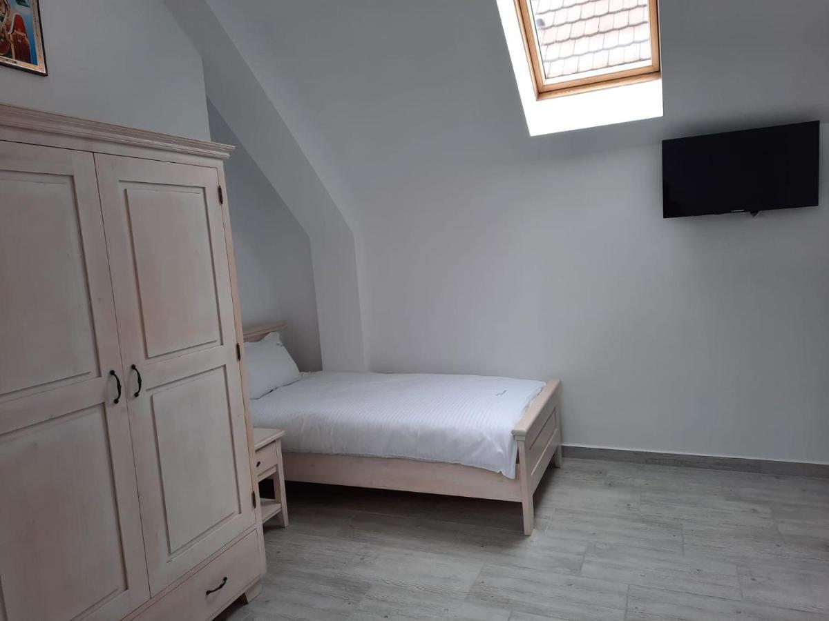 Casa De Oaspeti Maximilian Codlea Exteriér fotografie