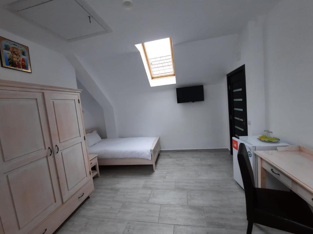 Casa De Oaspeti Maximilian Codlea Exteriér fotografie
